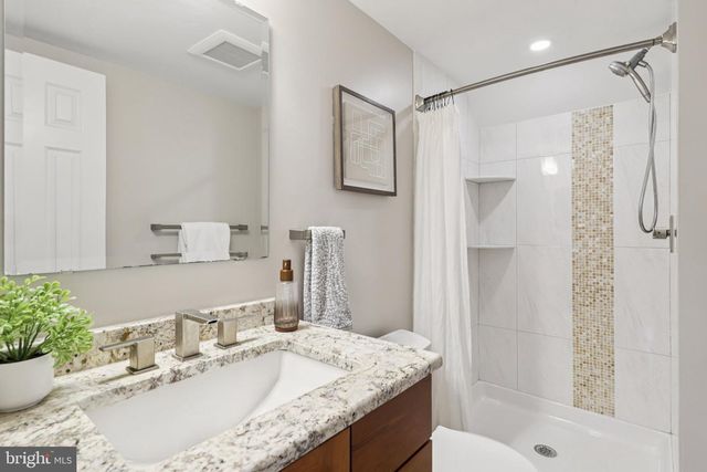 8413 HOLLIS LN, Vienna, VA 22182