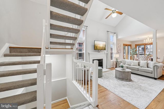 8413 HOLLIS LN, Vienna, VA 22182