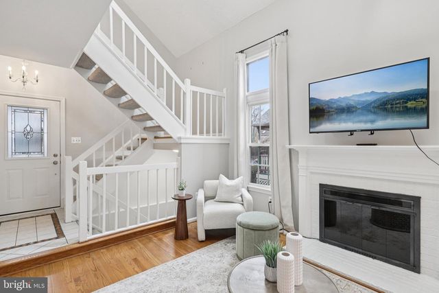 8413 HOLLIS LN, Vienna, VA 22182