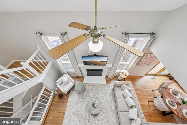 8413 HOLLIS LN, Vienna, VA 22182