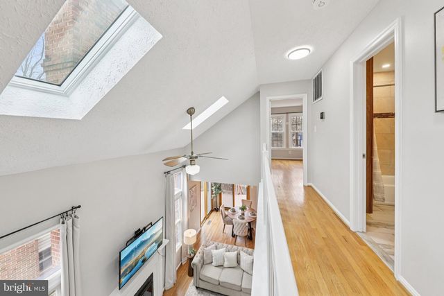 8413 HOLLIS LN, Vienna, VA 22182