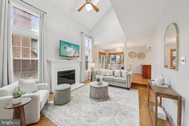 8413 HOLLIS LN, Vienna, VA 22182