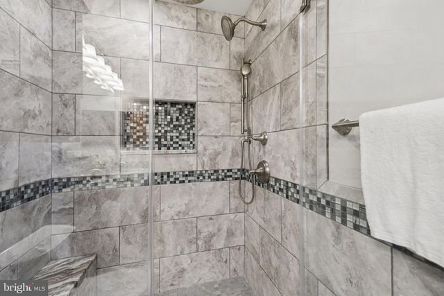 8413 HOLLIS LN, Vienna, VA 22182