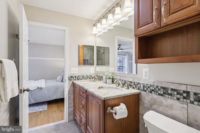 8413 HOLLIS LN, Vienna, VA 22182