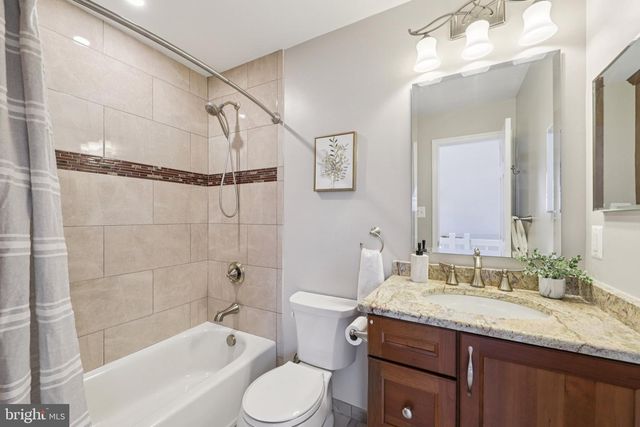 8413 HOLLIS LN, Vienna, VA 22182