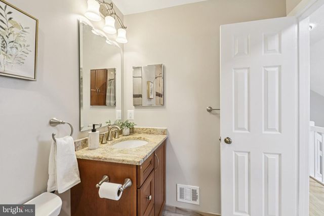 8413 HOLLIS LN, Vienna, VA 22182