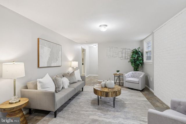 8413 HOLLIS LN, Vienna, VA 22182