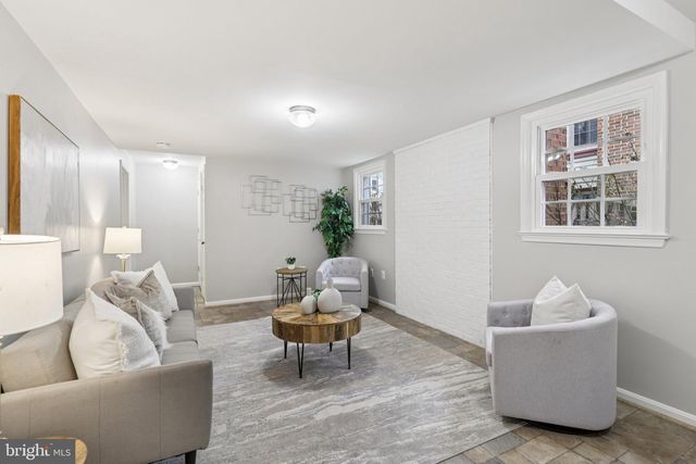 8413 HOLLIS LN, Vienna, VA 22182