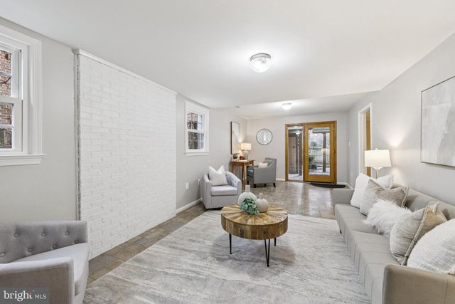 8413 HOLLIS LN, Vienna, VA 22182