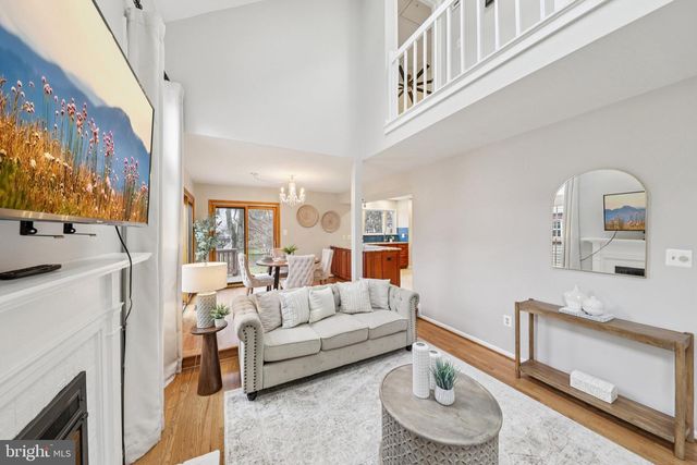 8413 HOLLIS LN, Vienna, VA 22182