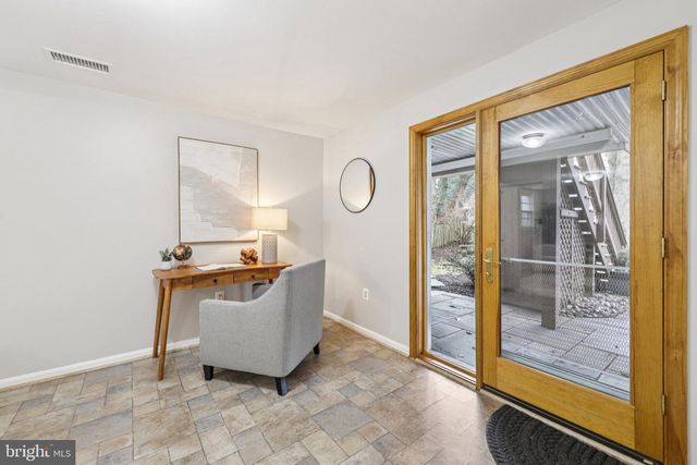 8413 HOLLIS LN, Vienna, VA 22182