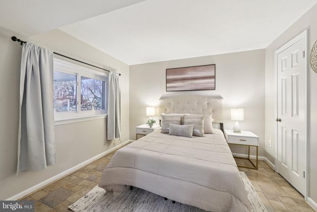 8413 HOLLIS LN, Vienna, VA 22182