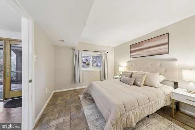 8413 HOLLIS LN, Vienna, VA 22182