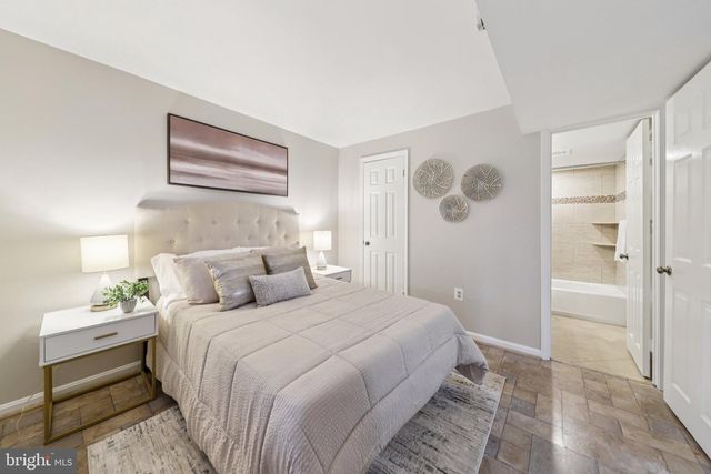 8413 HOLLIS LN, Vienna, VA 22182