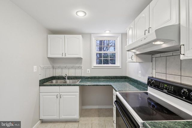 8413 HOLLIS LN, Vienna, VA 22182