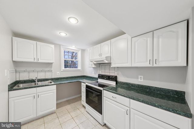 8413 HOLLIS LN, Vienna, VA 22182