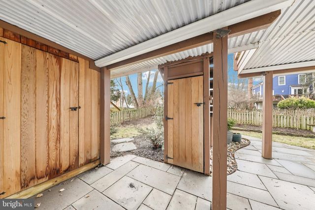 8413 HOLLIS LN, Vienna, VA 22182