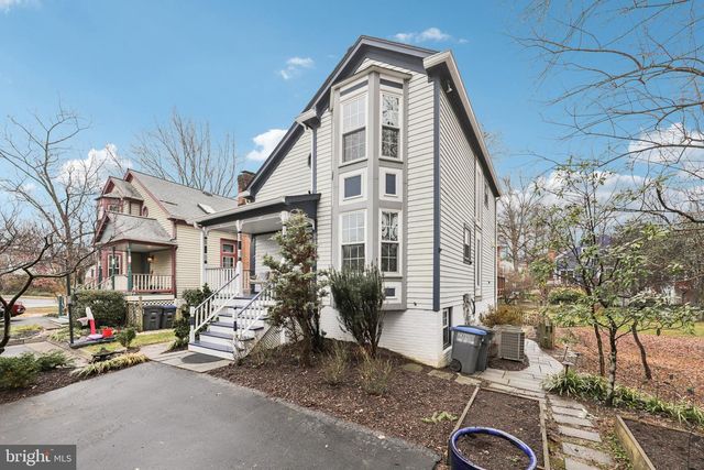 8413 HOLLIS LN, Vienna, VA 22182