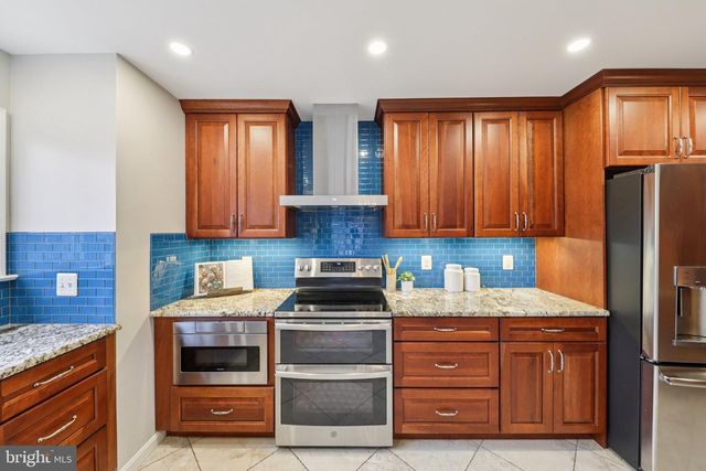 8413 HOLLIS LN, Vienna, VA 22182