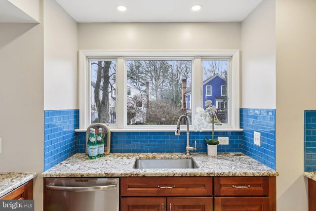 8413 HOLLIS LN, Vienna, VA 22182