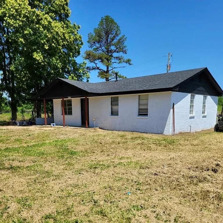 Image 1 of property listing at 11402 NS 3660 Road, Seminole, OK 74868