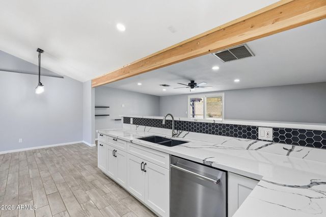 6026 W JUNIPER Avenue, Glendale, AZ 85306