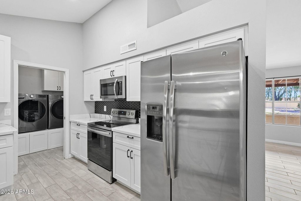 Image 12 of property listing at 6026 W JUNIPER Avenue, Glendale, AZ 85306