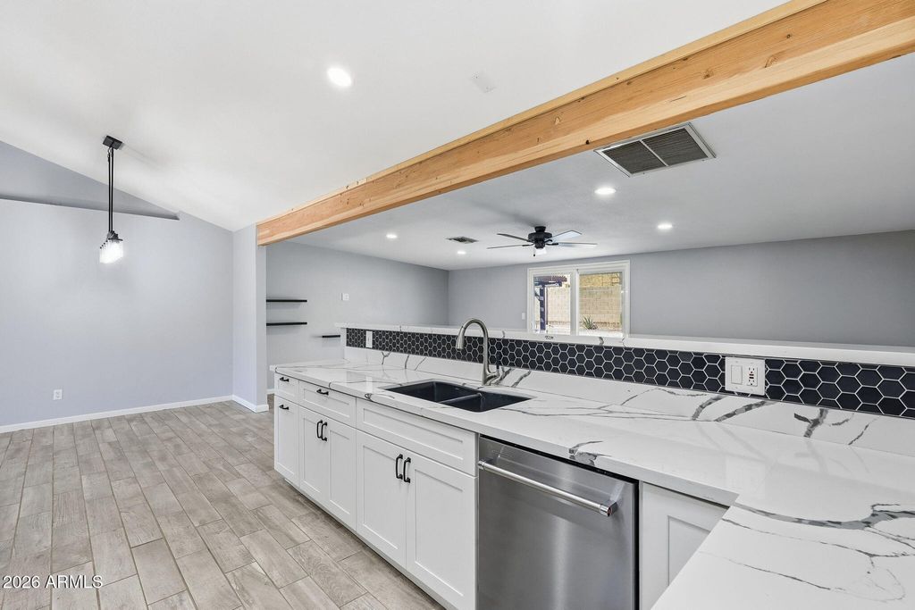 Image 2 of property listing at 6026 W JUNIPER Avenue, Glendale, AZ 85306
