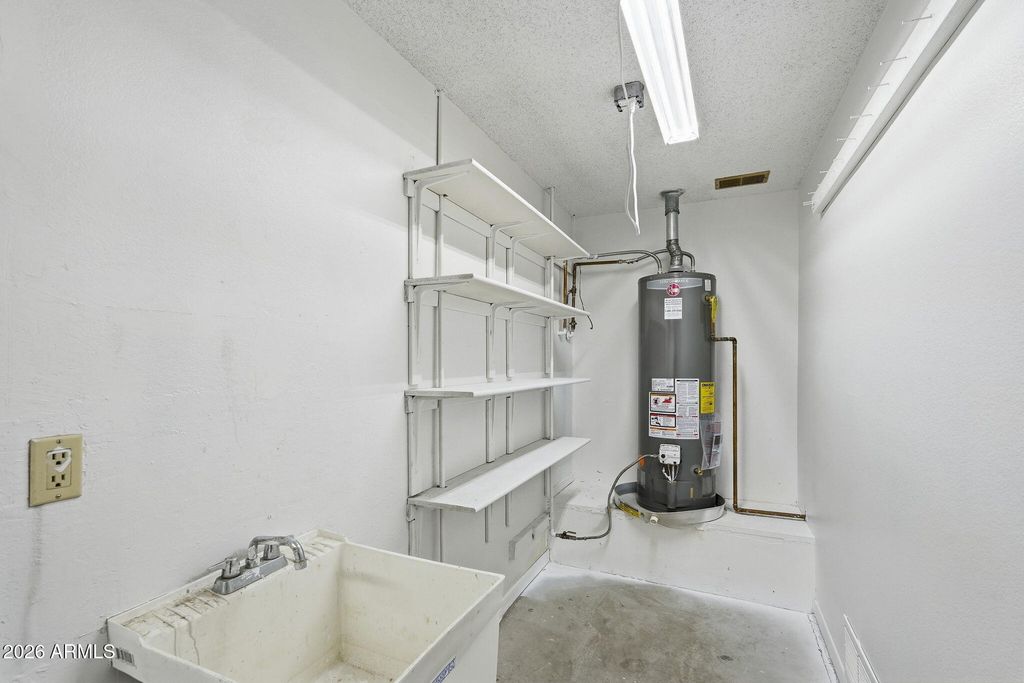 Image 32 of property listing at 6026 W JUNIPER Avenue, Glendale, AZ 85306