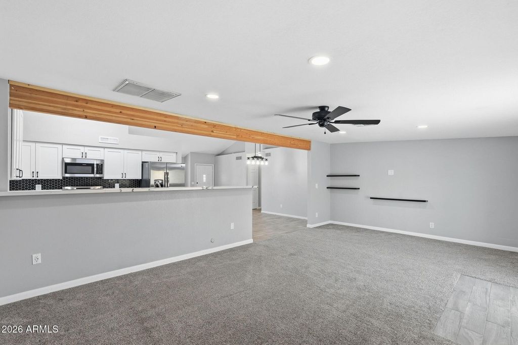 Image 8 of property listing at 6026 W JUNIPER Avenue, Glendale, AZ 85306