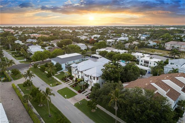 835 11TH AVE S, Naples, FL 34102