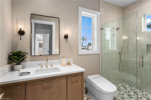 835 11TH AVE S, Naples, FL 34102