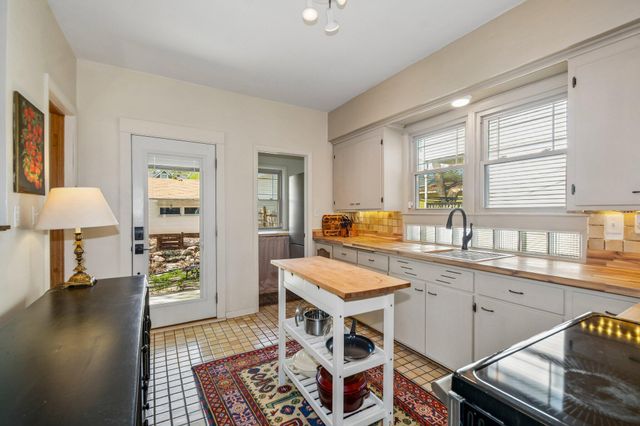 2507 Thomas Avenue N, Minneapolis, MN 55411