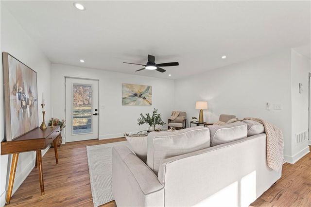 16 NW 82nd Street, Kansas City, MO 64118