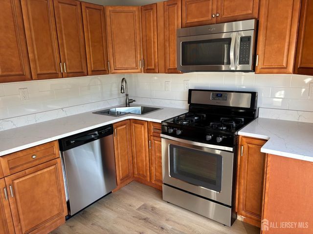 137 Abbot Court, Piscataway, NJ 08854