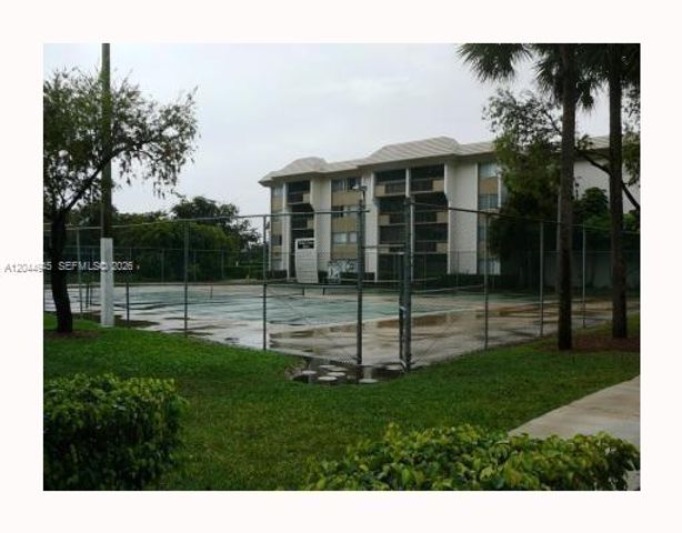 731 N Pine Island Rd 305, Plantation, FL 33324
