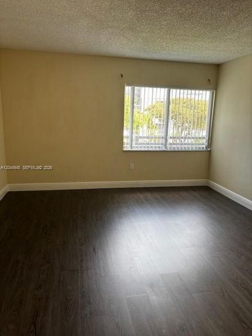 731 N Pine Island Rd 305, Plantation, FL 33324