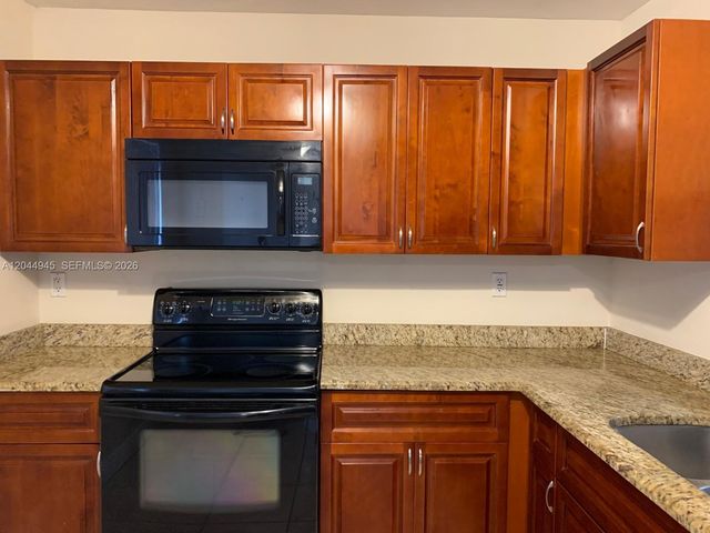 731 N Pine Island Rd 305, Plantation, FL 33324