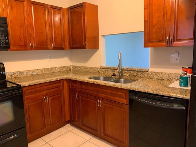 731 N Pine Island Rd 305, Plantation, FL 33324