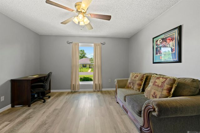 13430 Ridgeview Dr, Baton Rouge, LA 70817