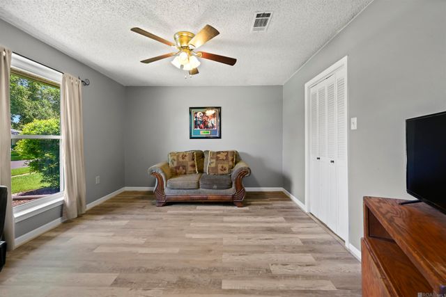 13430 Ridgeview Dr, Baton Rouge, LA 70817