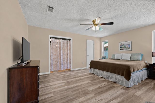 13430 Ridgeview Dr, Baton Rouge, LA 70817