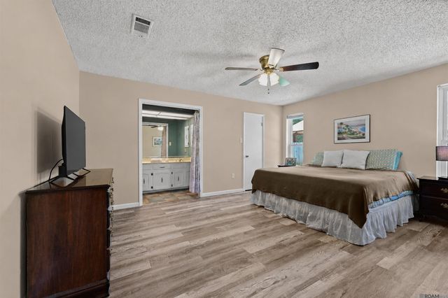 13430 Ridgeview Dr, Baton Rouge, LA 70817
