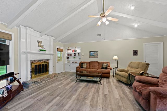 13430 Ridgeview Dr, Baton Rouge, LA 70817