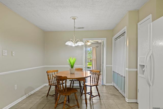 13430 Ridgeview Dr, Baton Rouge, LA 70817