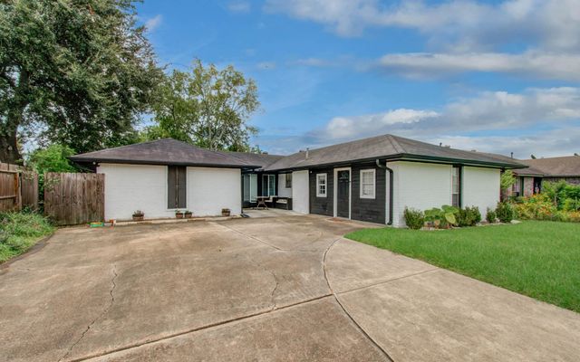1327 Fallbrook Drive, Houston, TX 77038