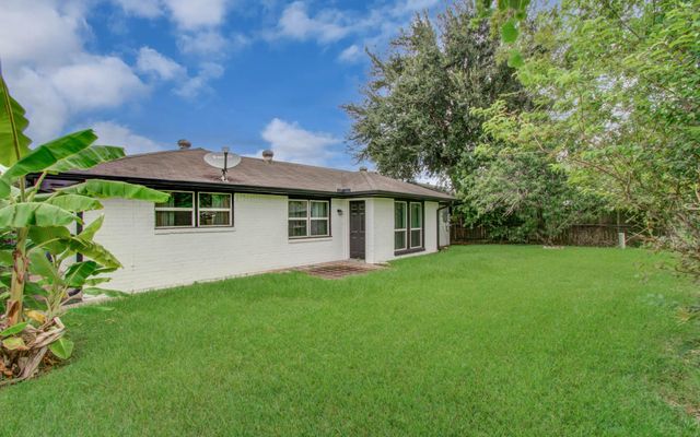 1327 Fallbrook Drive, Houston, TX 77038
