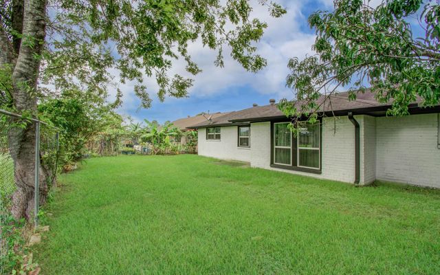 1327 Fallbrook Drive, Houston, TX 77038
