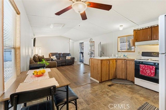 530 W Devonshire Avenue 37, Hemet, CA 92543