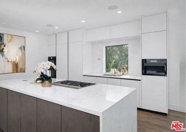 2021 Davies Way, Los Angeles, CA 90046